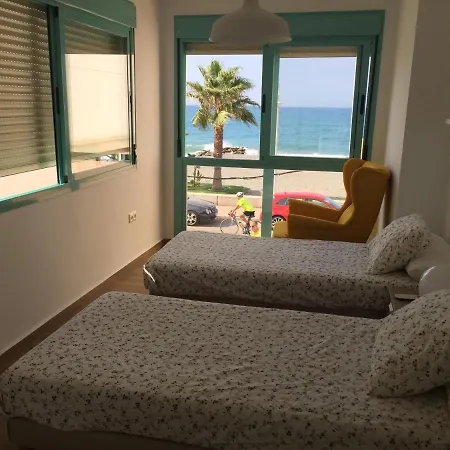 Precioso En Primera Linea De Playa Algarrobo Costa